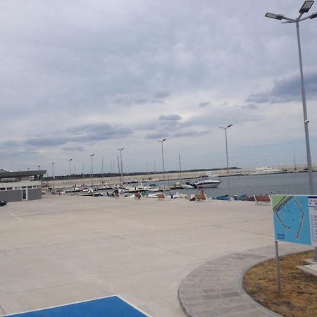 Emona Apartment Burgas Bagian luar foto