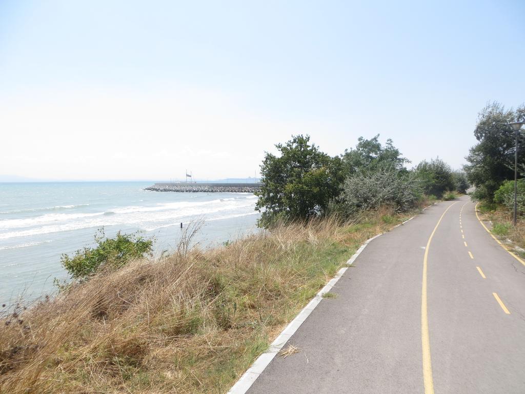 Emona Apartment Burgas Bagian luar foto