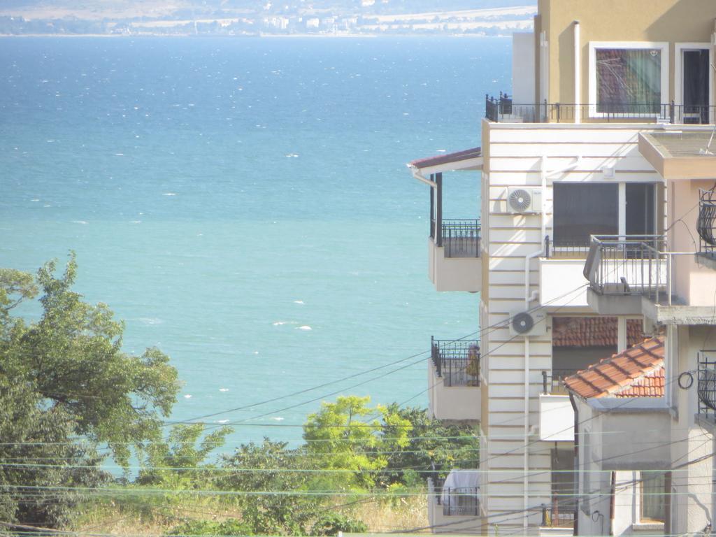 Emona Apartment Burgas Bagian luar foto