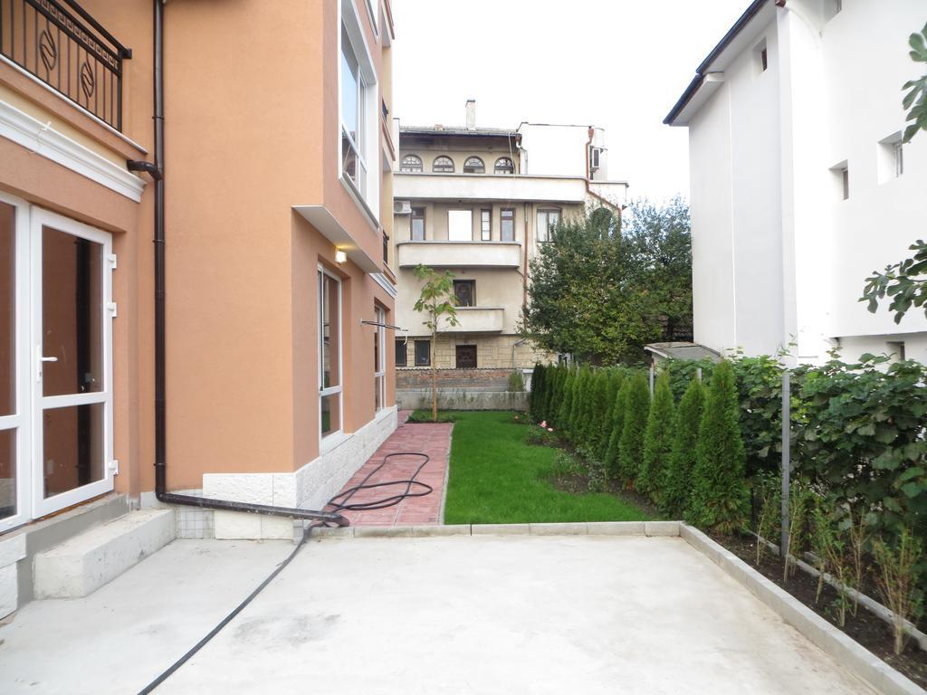 Emona Apartment Burgas Bagian luar foto