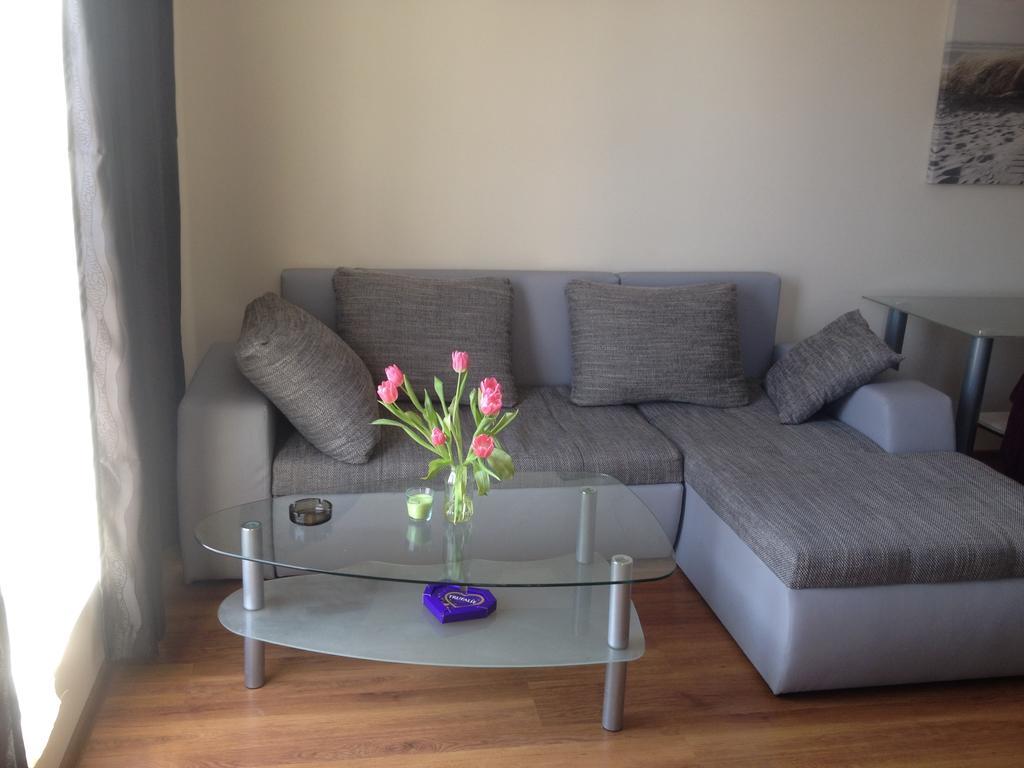 Emona Apartment Burgas Bagian luar foto