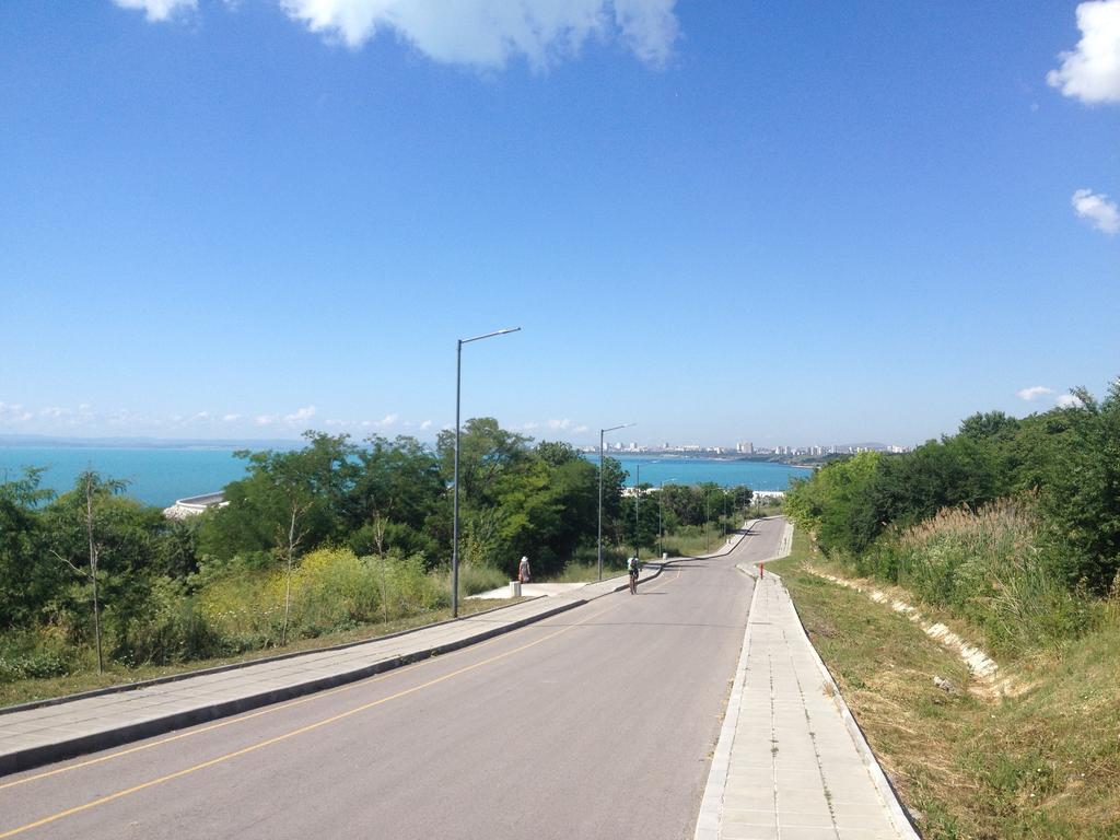 Emona Apartment Burgas Bagian luar foto