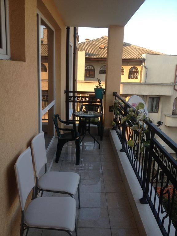 Emona Apartment Burgas Bagian luar foto