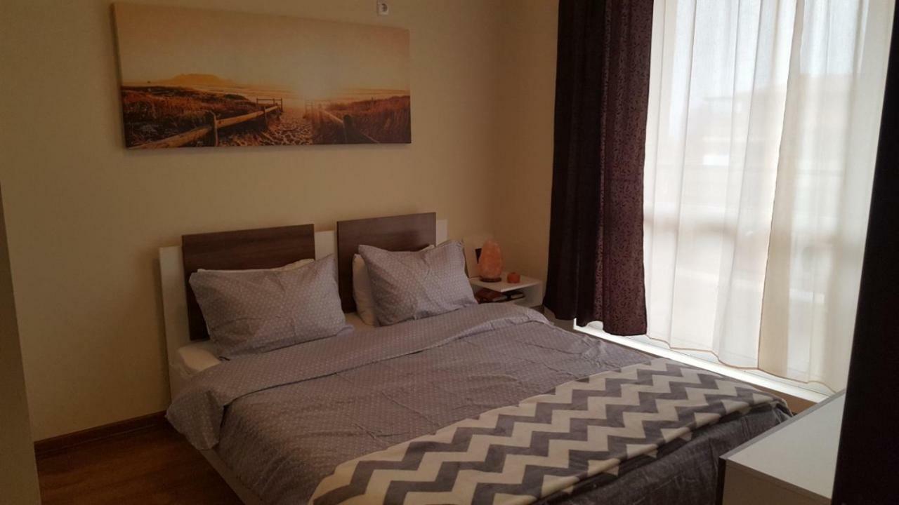 Emona Apartment Burgas Bagian luar foto