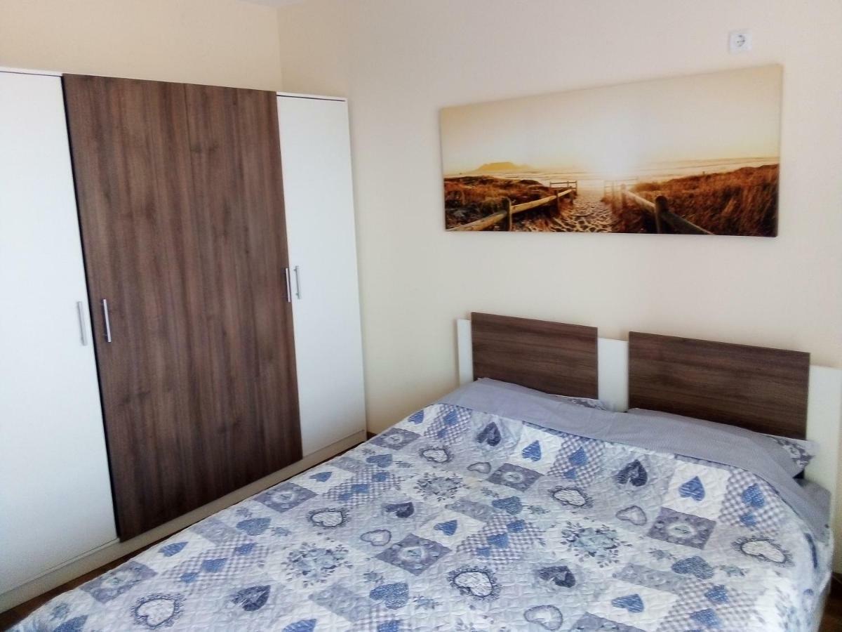 Emona Apartment Burgas Bagian luar foto