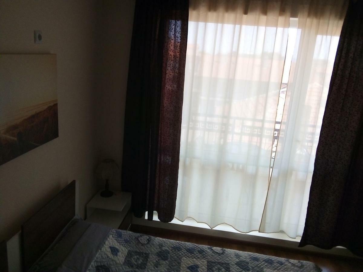 Emona Apartment Burgas Bagian luar foto