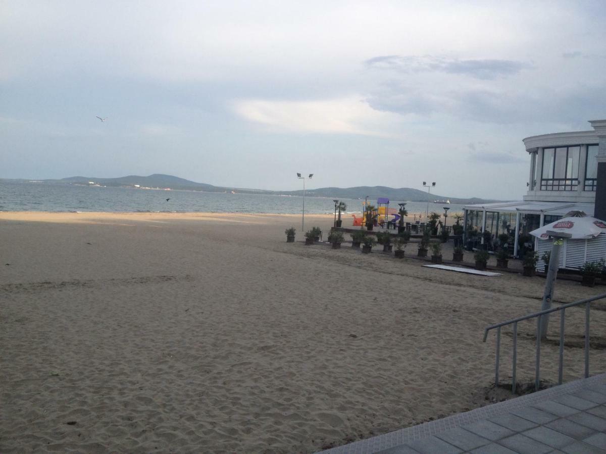 Emona Apartment Burgas Bagian luar foto