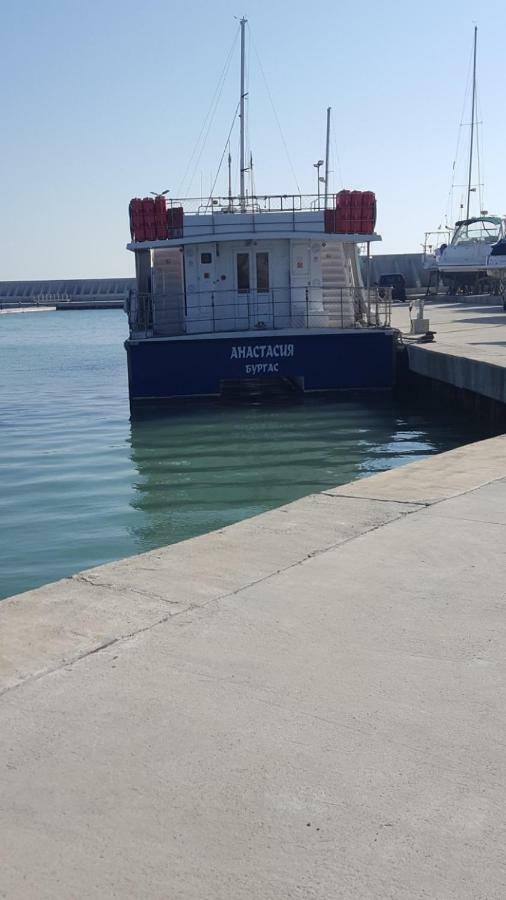 Emona Apartment Burgas Bagian luar foto