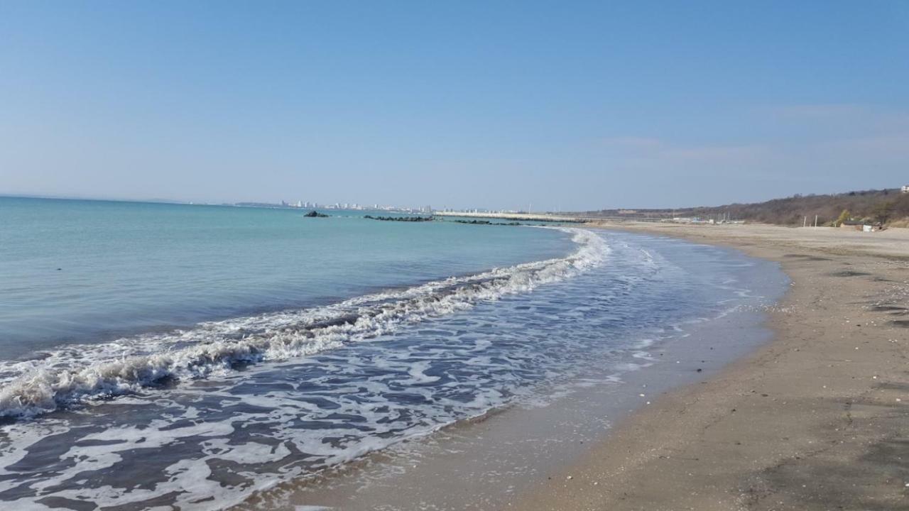 Emona Apartment Burgas Bagian luar foto