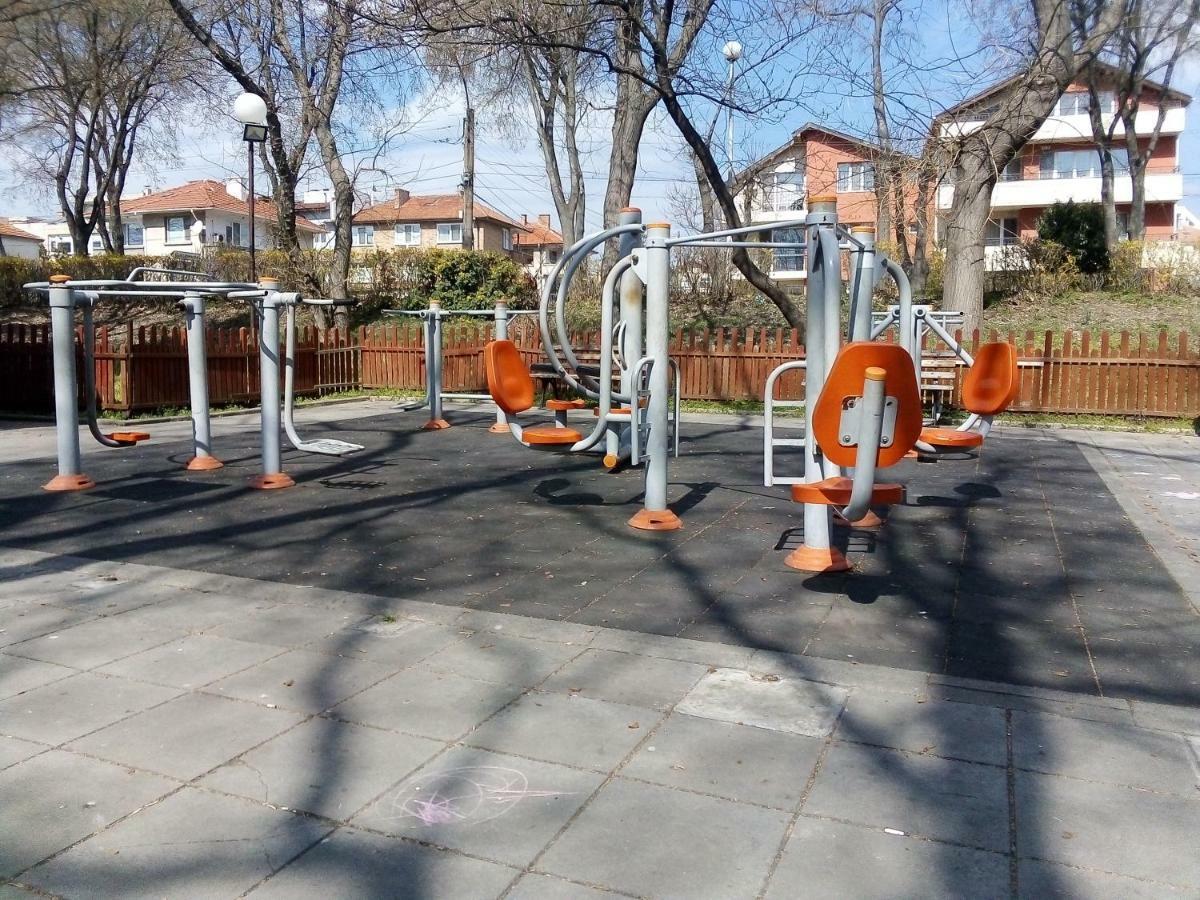 Emona Apartment Burgas Bagian luar foto