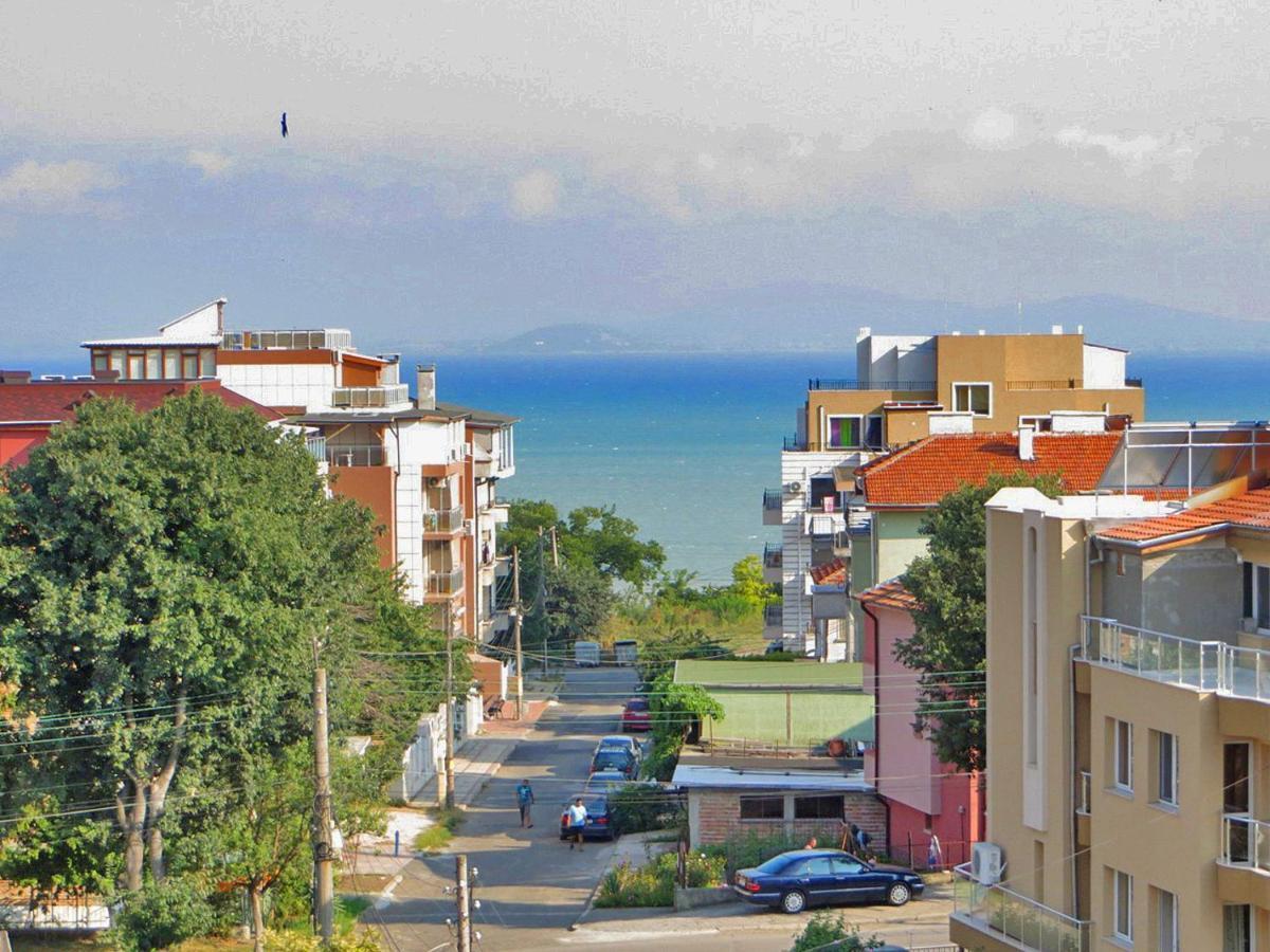 Emona Apartment Burgas Bagian luar foto